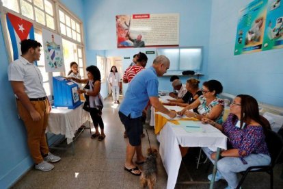 Una casilla electoral para votar sobre la nueva Constitución en La Habana, Cuba.-EFE