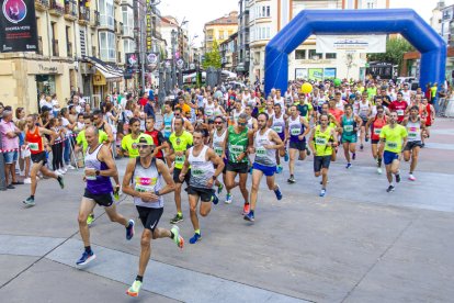 Imagen de la salida de la XXVIII edición de la Carrera Popular Soria Valonsadero que tenía a Sergio Martínez como ganador. MARIO TEJEDOR