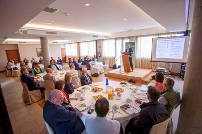 Desayuno organizado por Caja Rural de Soria con el sector agroalimentario provincial. - MARIO TEJEDOR (21)