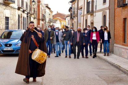 Reducido desfile de autoridades en la celebración comunera de Villalar. ICAL