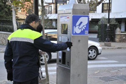 Expendedor de comprobantes de la zona azul en la capital-Valentín Guisande