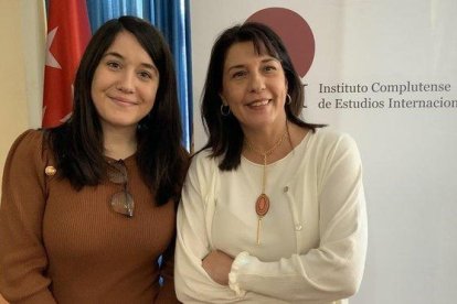 Las economistas Elena Cerdá (izquierda) e Isabel Álvarez (derecha),  promotoras de la iniciativa 'Mujeres en Economía'.-ARCHIVO