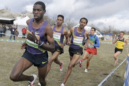 Ebuya ganó el XVII Campo a Través de Soria tras un emocionante esprint. / U. Sierra-