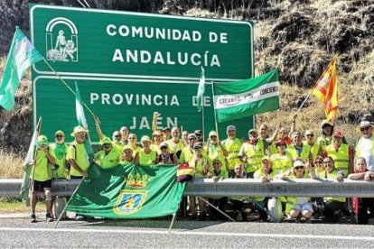 Columna sur de la Marcha de Pensionistas entrando en la provincia de Jaén, de camino a Madrid.-CEDIDA (EL PERIÓDICO)