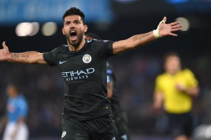 Sergio Agüero, tras marcar el gol histórico ante el Nápoles.-AFP / FILIPPO MONTEFORTE