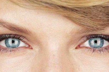 Primer plano de los ojos de Taylor Swift.-