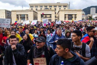 Protestas sociales en las calles de Bogotá, Colombia.-EFE