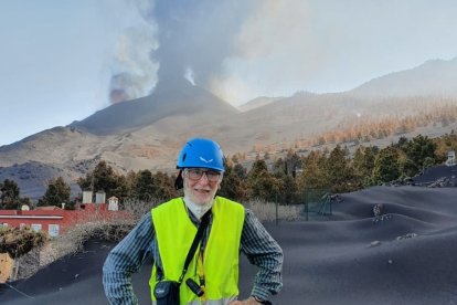 Eduardo Martinez de Pisón en el volcán de La Palma