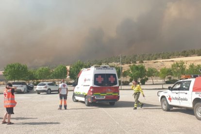 Cruz Roja atiende a los desalojados por el incendio. CRUZ ROJA BURGOS