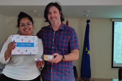 Mariana Robles, con su diploma.-A. HERNANDO