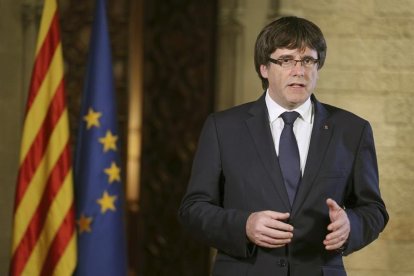 El presidente de la Generalitat, Carles Puigdemont, durante su declaración institucional tras la decisión del Gobierno de aplicar el artículo 155 en Cataluña.-EFE/ RUBEN MORENO GARCÍA / GENERALITAT DE CATALUÑA