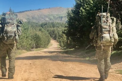 Dos militares de los participantes en la instrucción.-HDS