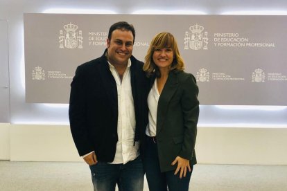 El profesor soriano Fernando Boillos junto a la ministra de Educación, Pilar Alegría. HDS