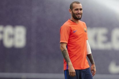 Aleix Vidal, en un entrenamiento del Barça en Sant Joan Despí.-ALEJANDRO GARCÍA