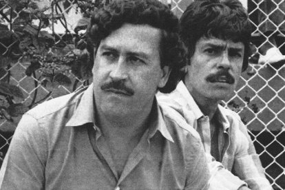 Pablo Escobar, junto a uno de sus compinches-