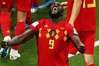 Lukaku celebra con rabia el pase a los cuartos de Bélgica ante Japón.-IAN MCNICOL/ GETTY