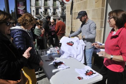Activistas de Soria Ya en El Collado-V. GUISANDE