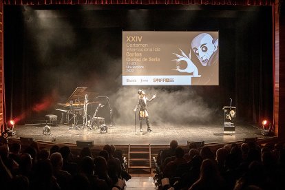 La inauguración del Certamen Internacional de Cortos Ciudad de Soria tuvo sabor a cabaret. GONZALO MONTESEGURO