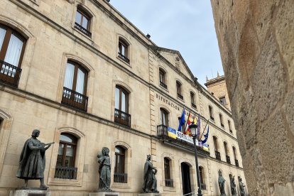 Fachada de la Diputación de Soria. HDS
