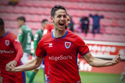 Asier Benito ha recuperado el olfato de gol para ser el pichichi rojillo esta temporada. MARIO TEJEDOR