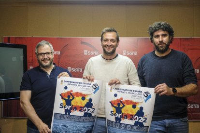 Alfredo Cabrerizo, Manu Salvador y Manuel Sevillano, ayer en el Ayuntamiento de Soria. HDS