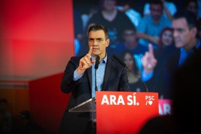 Sánchez, durante el acto de este miércoles en Viladecans (Barcelona).-DAVID ZORRAKINO