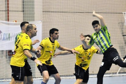 El BM Soria juega el sábado en el polideportivo San Andrés el último partido de la liga regular.-VALENTÍN GUISANDE