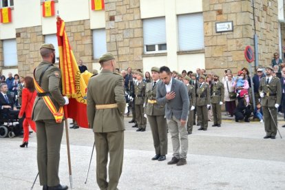 Uno de los jurandos en la plaza de Navaleno.-R. F.