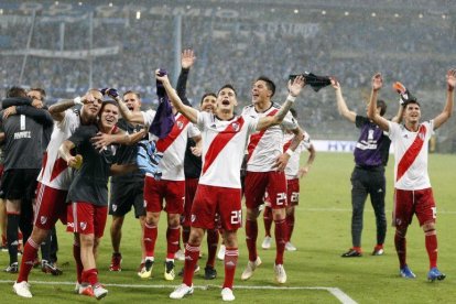 Los jugadores del River celebran la clasificación para la final de la Libertadores ante el Gremio de Porto Alegre.-AP