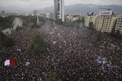 Una manifestación en Chile con más de un millón de personas.-AP