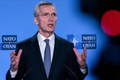 El secretario general de la OTAN, Jens Stoltenberg, durante la rueda de prensa que ha ofrecido este lunes.-AFP / KENZO TRIBOUILLARD