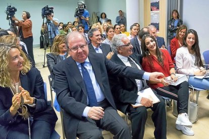 Juan Vicente Herrera y Pedro Puente, durante la presentación de la campaña ‘Partir de cero’.-- ICAL