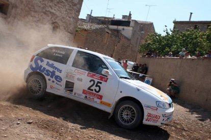 Agustín Álvaro durante un rallye de tierra.-