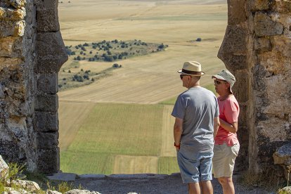 Vista  del arco califal del castillo de Gormaz desde el que se apreciaría la granja una vez construida - MARIO TEJEDOR