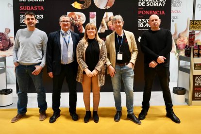 La vicepresidenta, en el centro, con los participantes en esta última jornada.-HDS