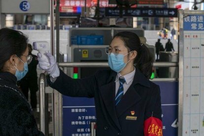 Control para detectar el contagio de coronavirus en la ciudad china de Nanning, este martes.-EUROPA PRESS