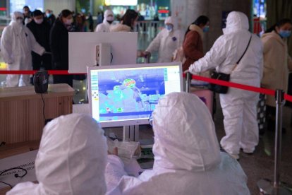 Controles contra la infección en China.-EFE