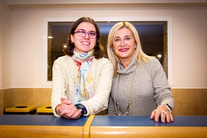 Olga Zuzanna Jedrysiak Gutowska junto a Blanca García Gómez, responsables del estudio de investigación.  MARIO TEJEDOR