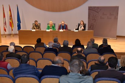 Reunión de la Junta con párrocos y responsables municipales de los ayuntamientos con templos BIC. HDS