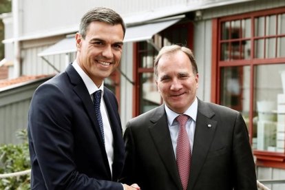 Pedro Sánchez y el primer ministro sueco, Stefan Löfven, este miércoles en Enköping-MARISCAL (EFE)