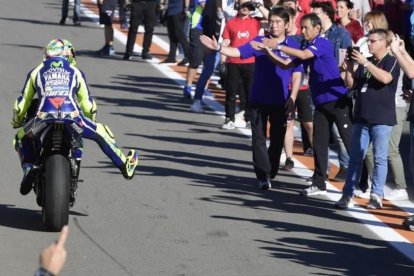 Valentino Rossi, al final de la carrera de Cheste.-JAVIER SORIANO