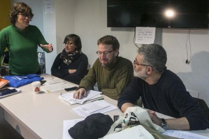 Eulàlia Reguant, Mireia Boya, Vidal Aragonés y Carles Riera, en el consell polític de la CUP.-JOAN PUIG