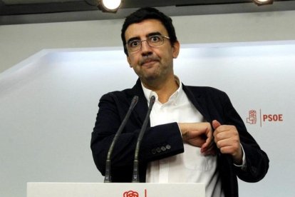 El portavoz de la gestora del PSOE, Mario Jiménez, el pasado 10 de octubre en la sede del partido.-JUAN MANUEL PRATS