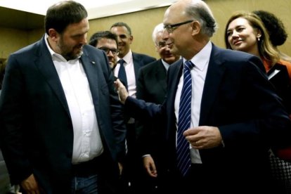 Oriol Junqueras y Cristóbal Montoro, en el Consejo de Política Fiscal y Financiera.-JUAN MANUEL PRATS