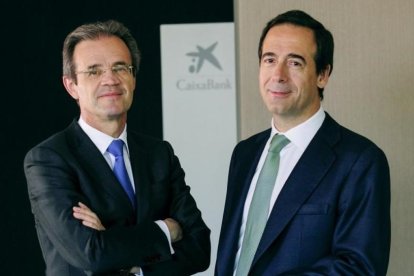 Jordi Gual, presidente de CaixaBank, y Gonzalo Gortázar, consejero delegado.-/ WWW JOANTOMAS NET