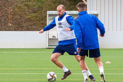 Borja vicent en el entrenamiento de esta mañana. MARIO TEJEDOR