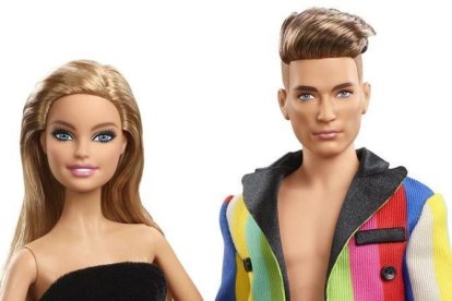 El set de Barbie y Ken diseñados por Moschino.-