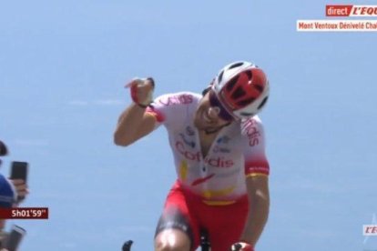 Jesús Herrada celebra la victoria en el Ventoux.-COFIDIS TEAM