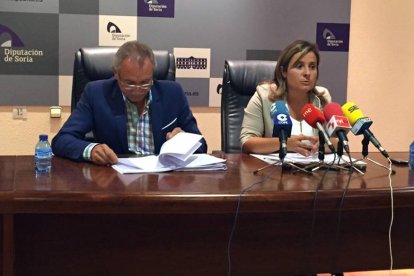 José Antonio de Miguel y Esther Pérez presentan las nuevas bases en la mañana de ayer.-DIPUTACIÓN