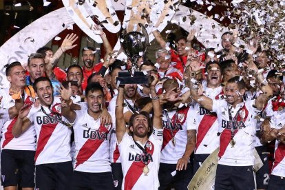 Los jugadores de River celebran un título.-EFE